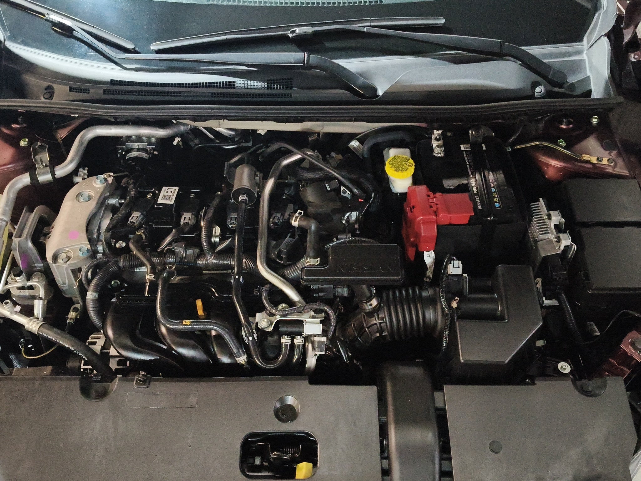 2025 Nissan Sentra 4 pts. Sense, CVT, a/ac., RA-16 (línea anterior)