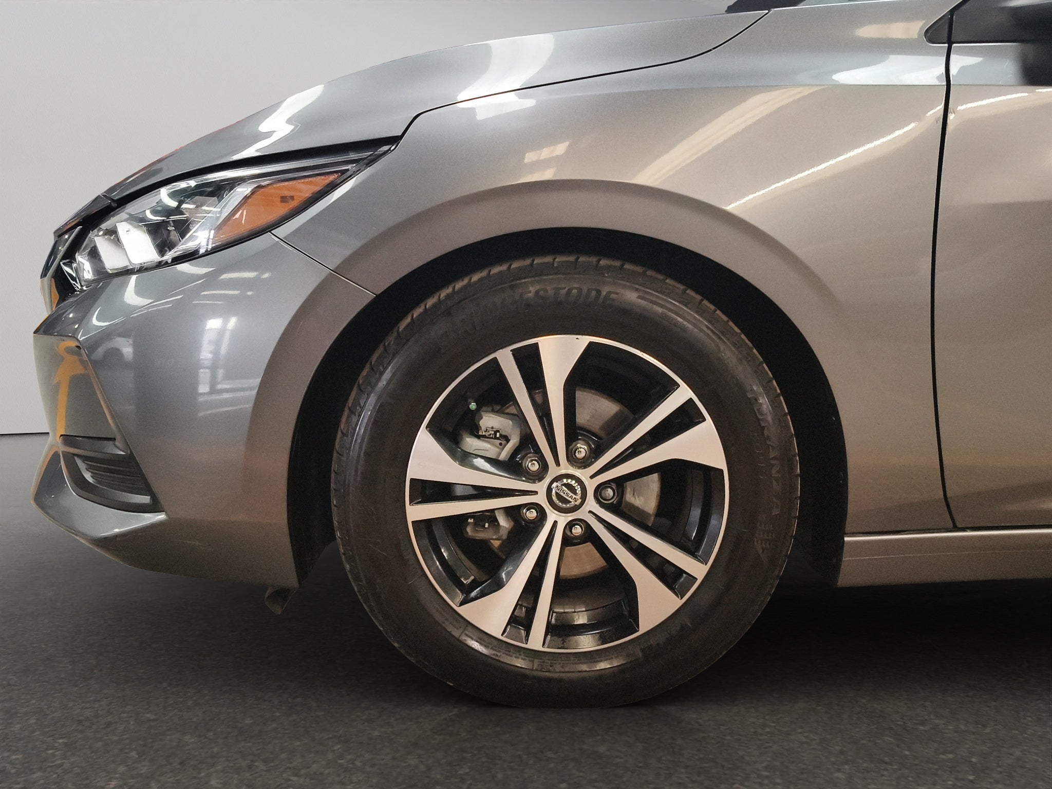 2023 Nissan Sentra 4 pts. Sense, TM6, a/ac., RA-16