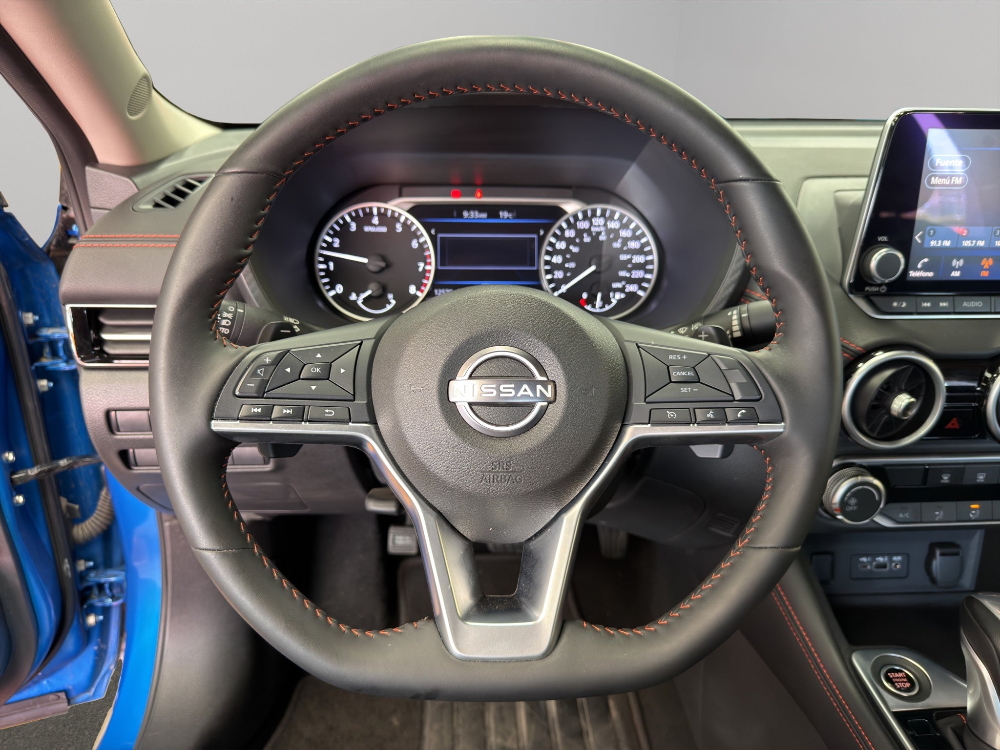 2025 Nissan Sentra 4 pts. SR, TA, a/ac., QC, s. Bose, f. led, RA-18 (línea anterior)