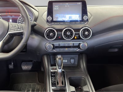 2025 Nissan Sentra 4 pts. SR, TA, a/ac., QC, s. Bose, f. led, RA-18 (línea anterior)
