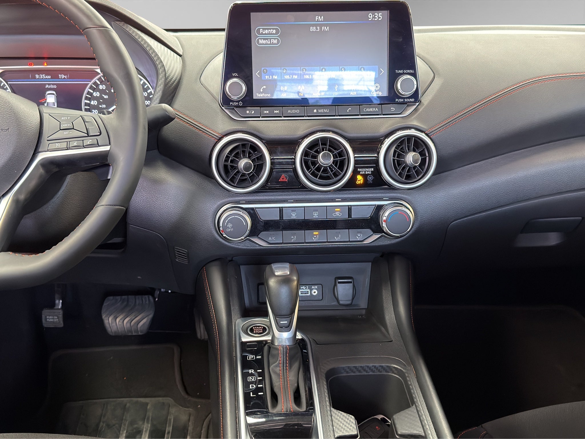 2025 Nissan Sentra 4 pts. SR, TA, a/ac., QC, s. Bose, f. led, RA-18 (línea anterior)