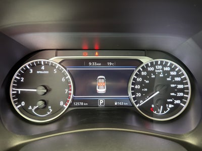 2025 Nissan Sentra 4 pts. SR, TA, a/ac., QC, s. Bose, f. led, RA-18 (línea anterior)