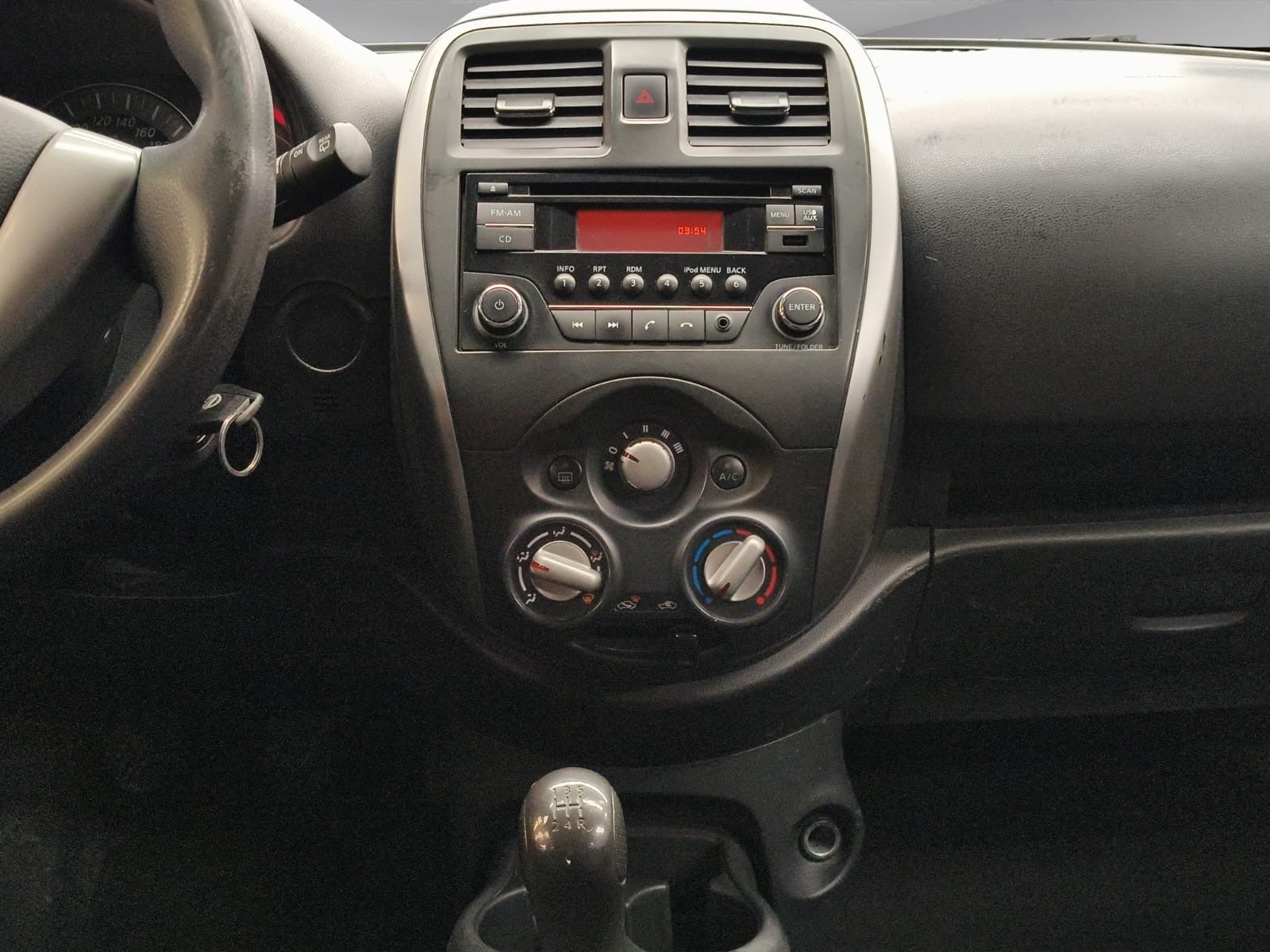 2020 Nissan March 5 pts. HB Sense, TM5, a/ac., CD, Bluetooth, R-14 (línea anterior)