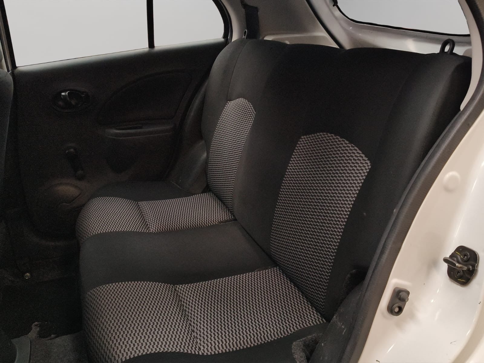 2020 Nissan March 5 pts. HB Sense, TM5, a/ac., CD, Bluetooth, R-14 (línea anterior)