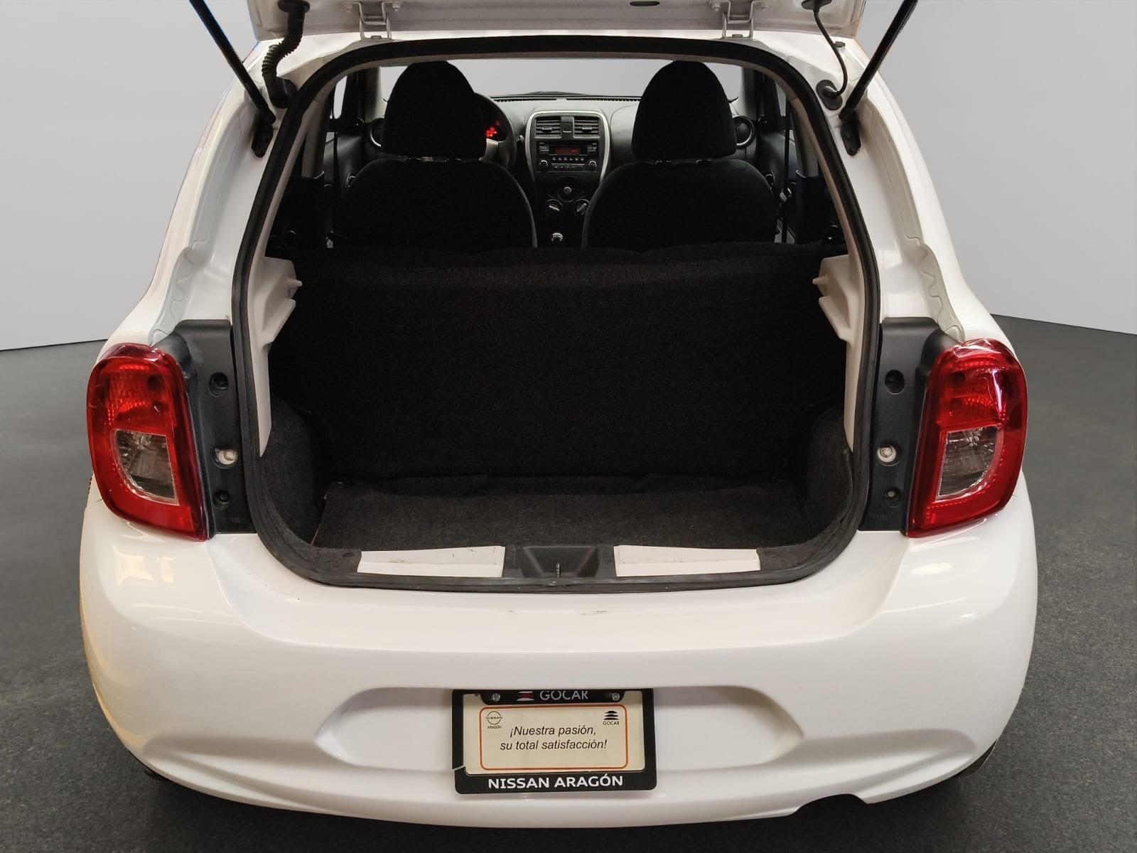 2020 Nissan March 5 pts. HB Sense, TM5, a/ac., CD, Bluetooth, R-14 (línea anterior)