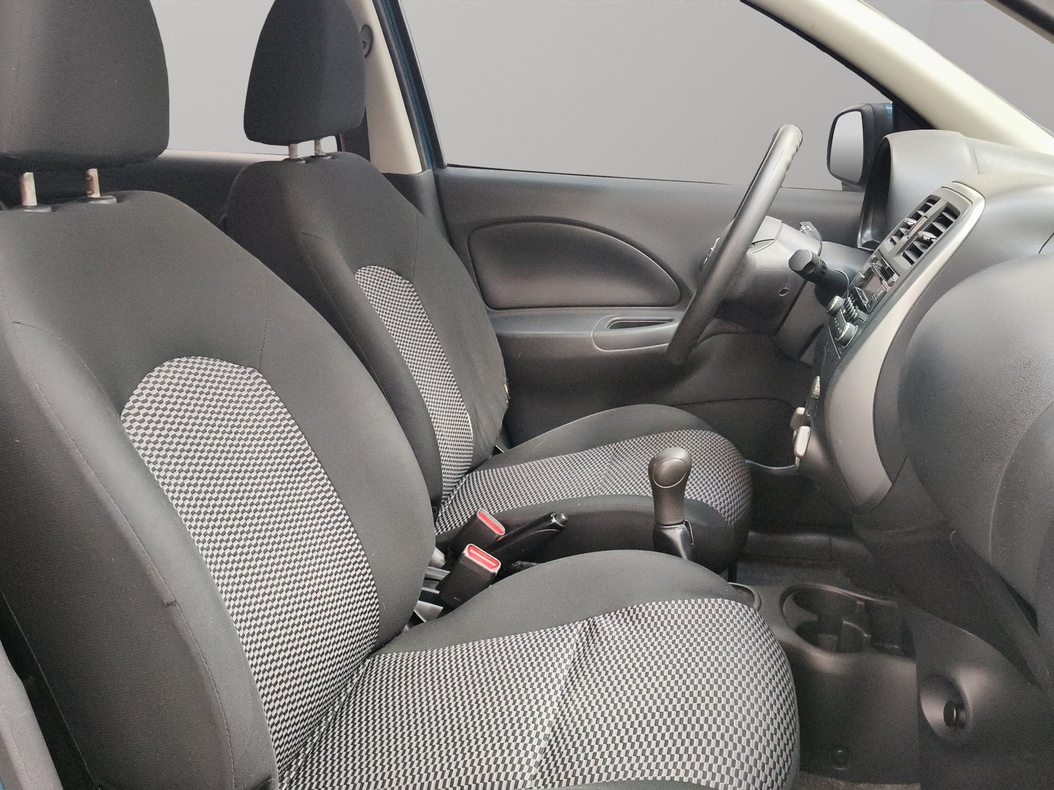 2018 Nissan March 5 pts. HB Sense, TM5, a/ac., CD, Bluetooth, R-14