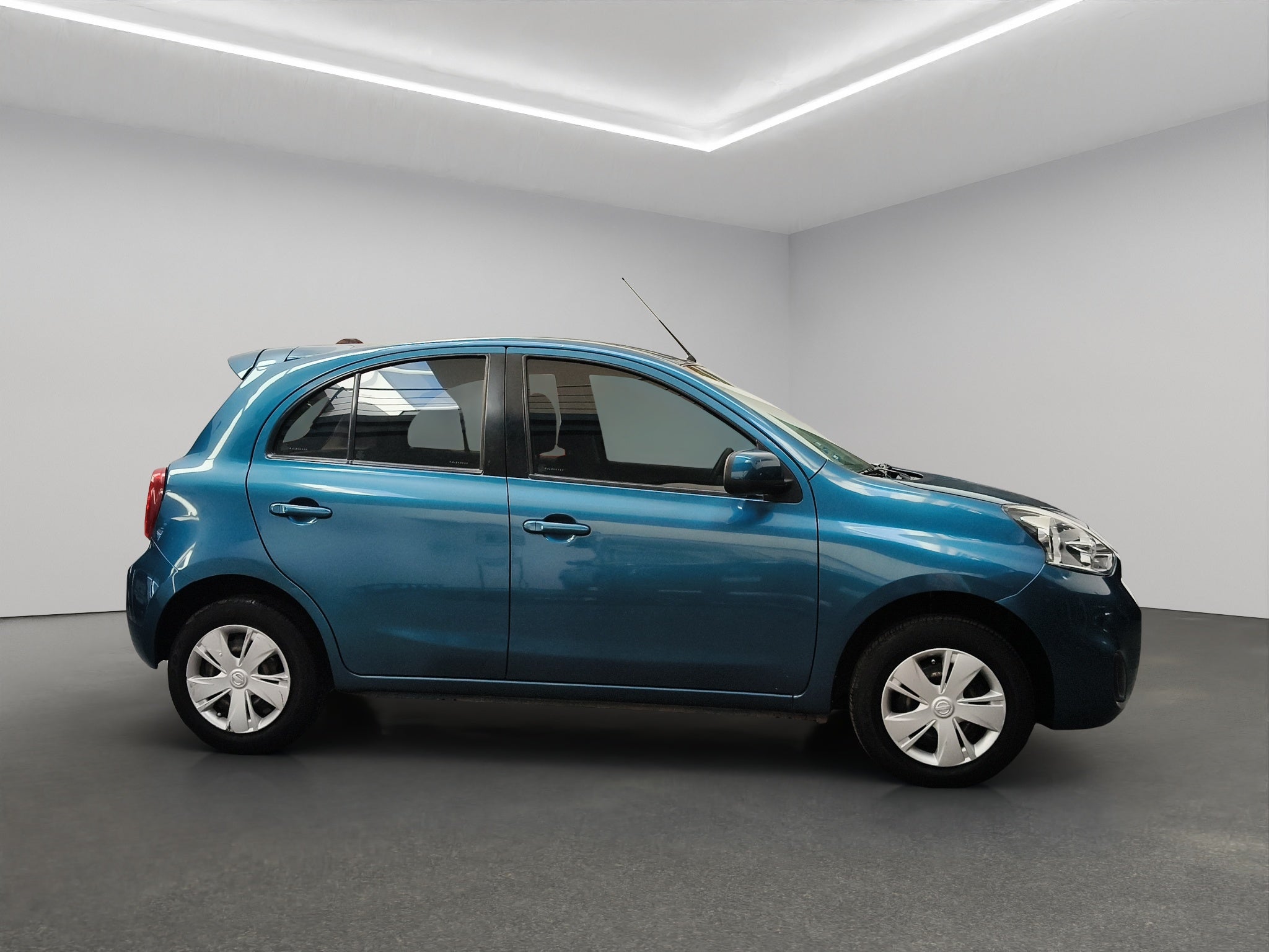 2018 Nissan March 5 pts. HB Sense, TM5, a/ac., CD, Bluetooth, R-14
