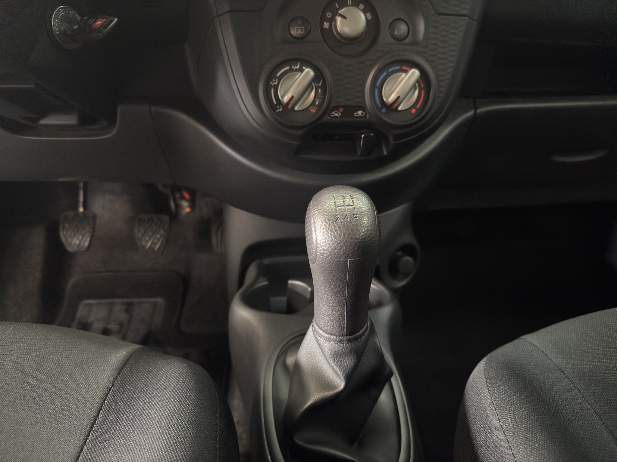 2024 Nissan March 5 pts. HB Sense, TM5, a/ac., R-14