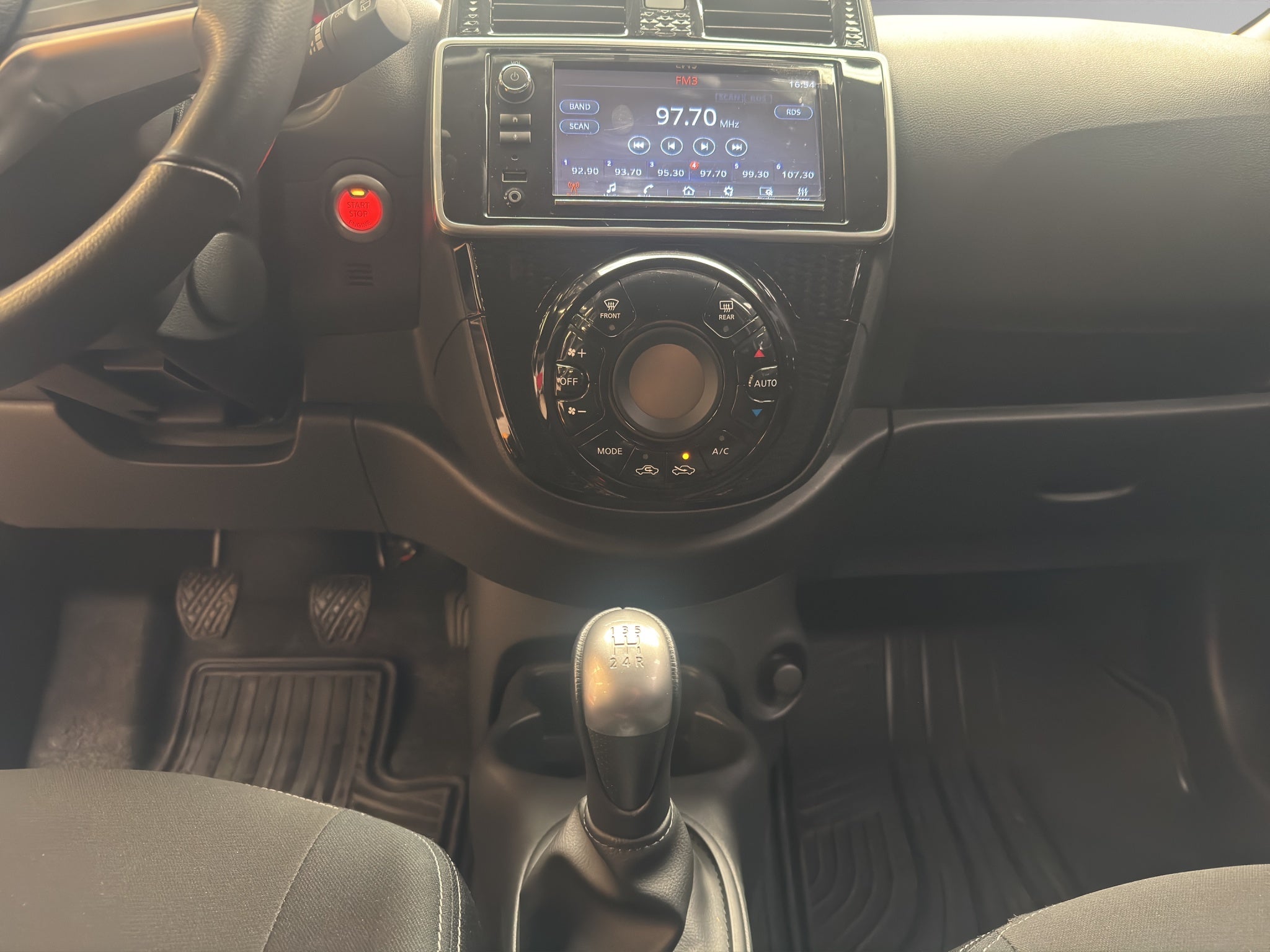 2023 Nissan March 5 pts. HB Exclusive, TM5, a/ac. Aut., VE, RA-16