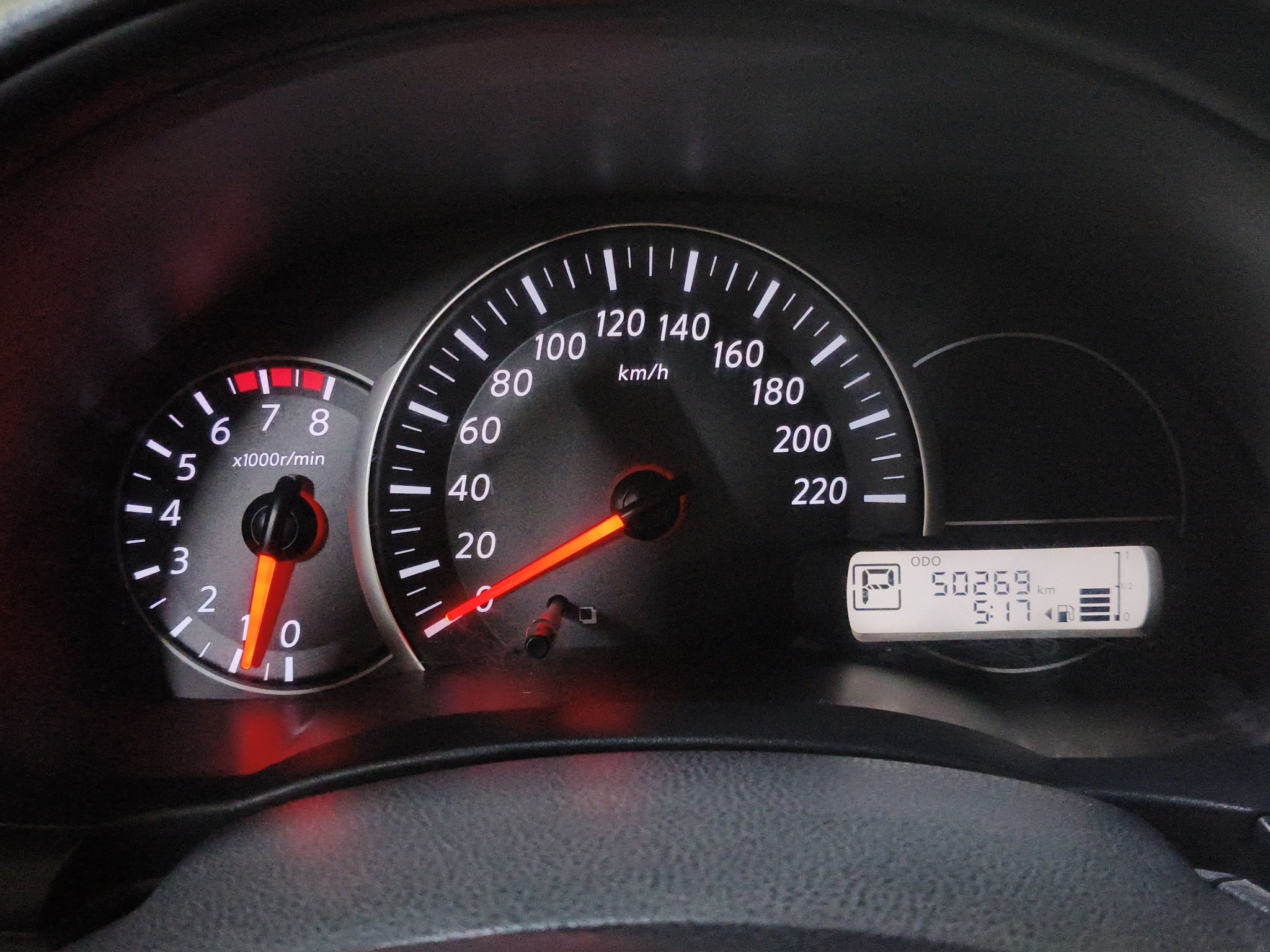 2021 Nissan March 5 pts. HB, Sense, TA, a/ac.,R-14(cambio de línea)