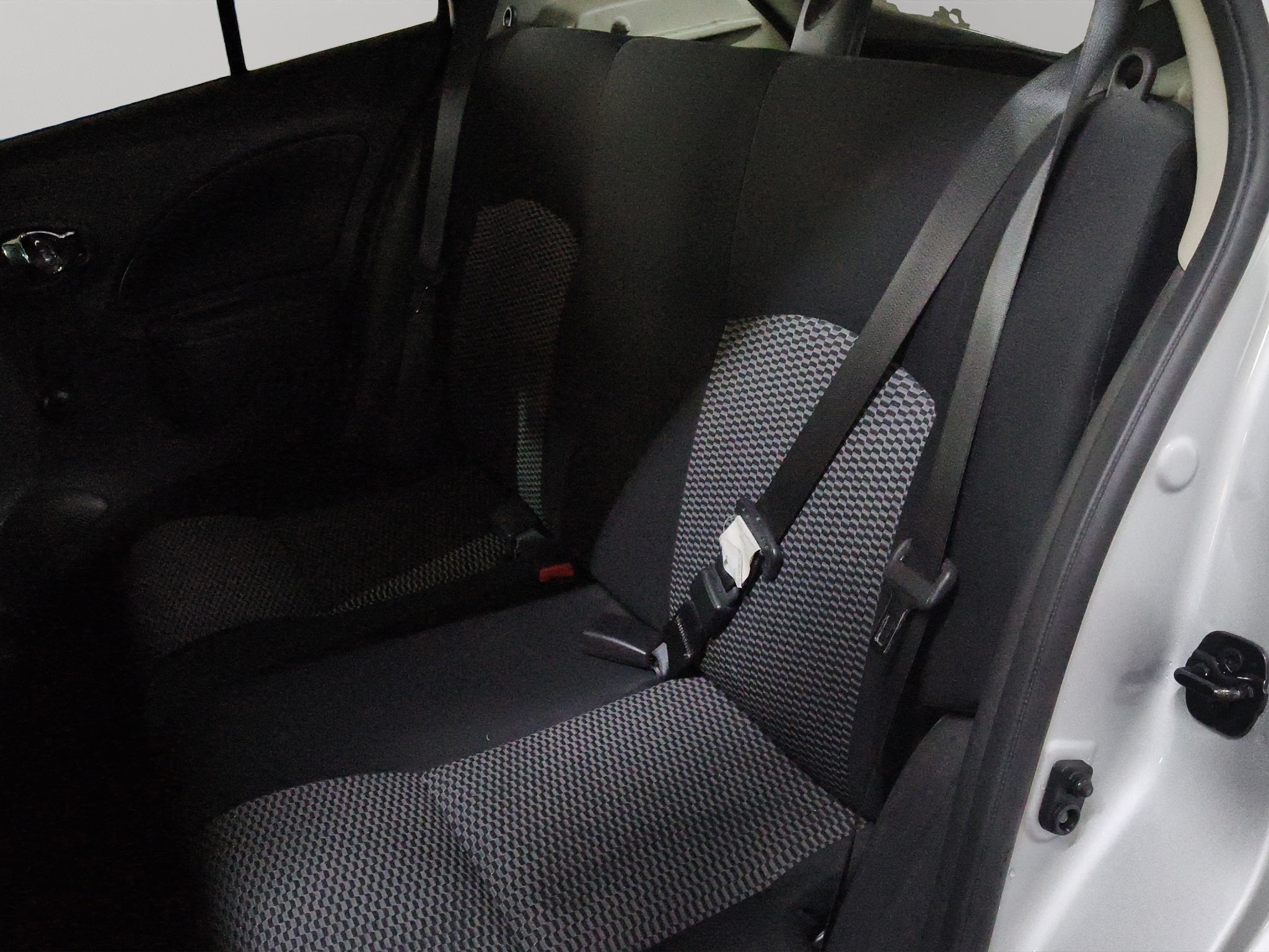 2021 Nissan March 5 pts. HB, Sense, TA, a/ac.,R-14(cambio de línea)