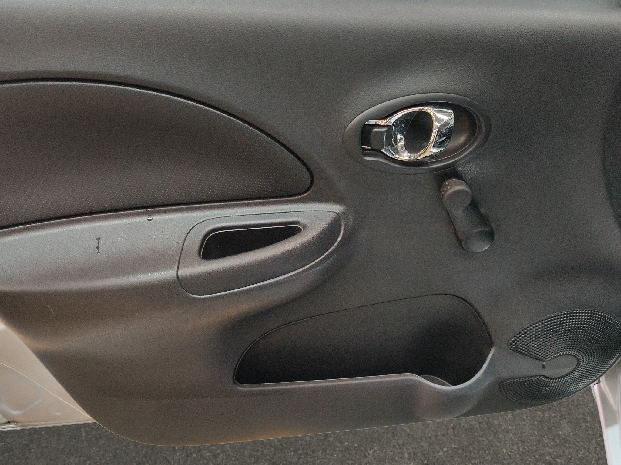 2021 Nissan March 5 pts. HB, Sense, TA, a/ac.,R-14(cambio de línea)