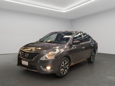 2019 Nissan Versa 4 pts. Advance, TA, a/ac., VE, f. niebla, RA-16 (línea anterior)