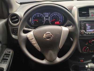 2019 Nissan Versa 4 pts. Advance, TA, a/ac., VE, f. niebla, RA-16 (línea anterior)