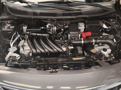 2019 Nissan Versa 4 pts. Advance, TA, a/ac., VE, f. niebla, RA-16 (línea anterior)
