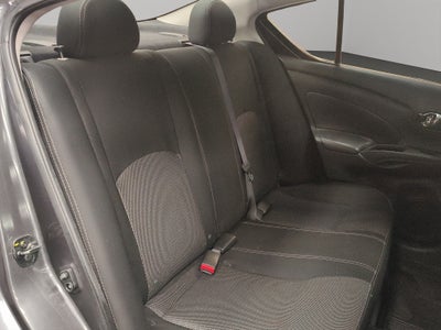 2019 Nissan Versa 4 pts. Advance, TA, a/ac., VE, f. niebla, RA-16 (línea anterior)