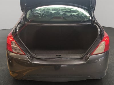 2019 Nissan Versa 4 pts. Advance, TA, a/ac., VE, f. niebla, RA-16 (línea anterior)