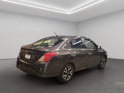 2019 Nissan Versa 4 pts. Advance, TA, a/ac., VE, f. niebla, RA-16 (línea anterior)