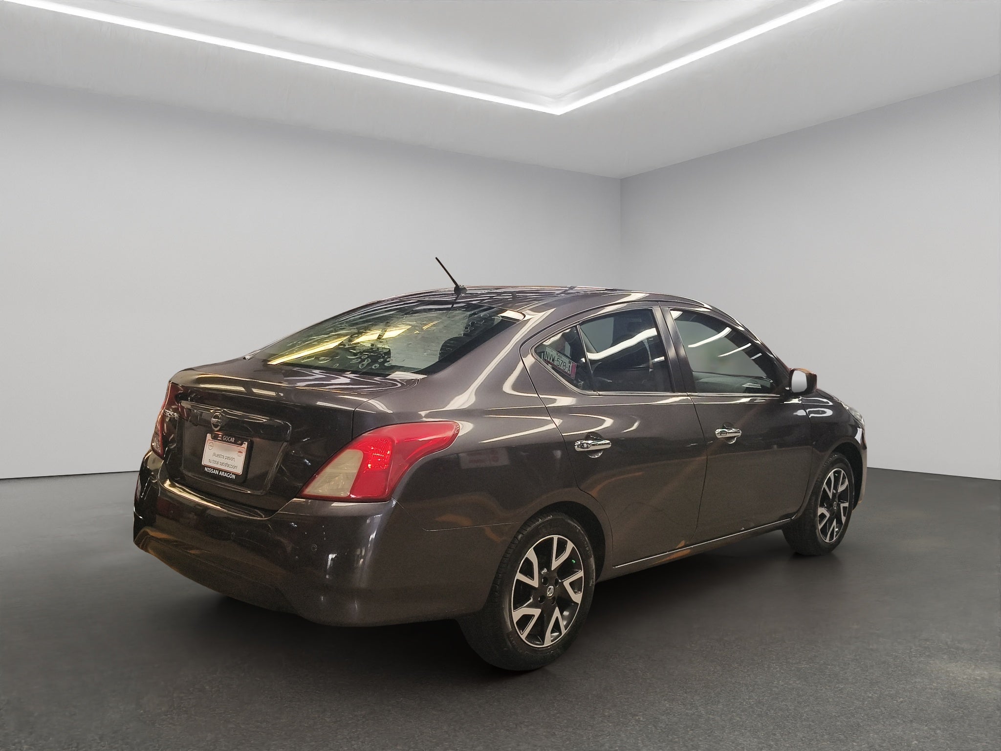 2019 Nissan Versa 4 pts. Advance, TA, a/ac., VE, f. niebla, RA-16 (línea anterior)