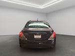 2019 Nissan Versa 4 pts. Advance, TA, a/ac., VE, f. niebla, RA-16 (línea anterior)