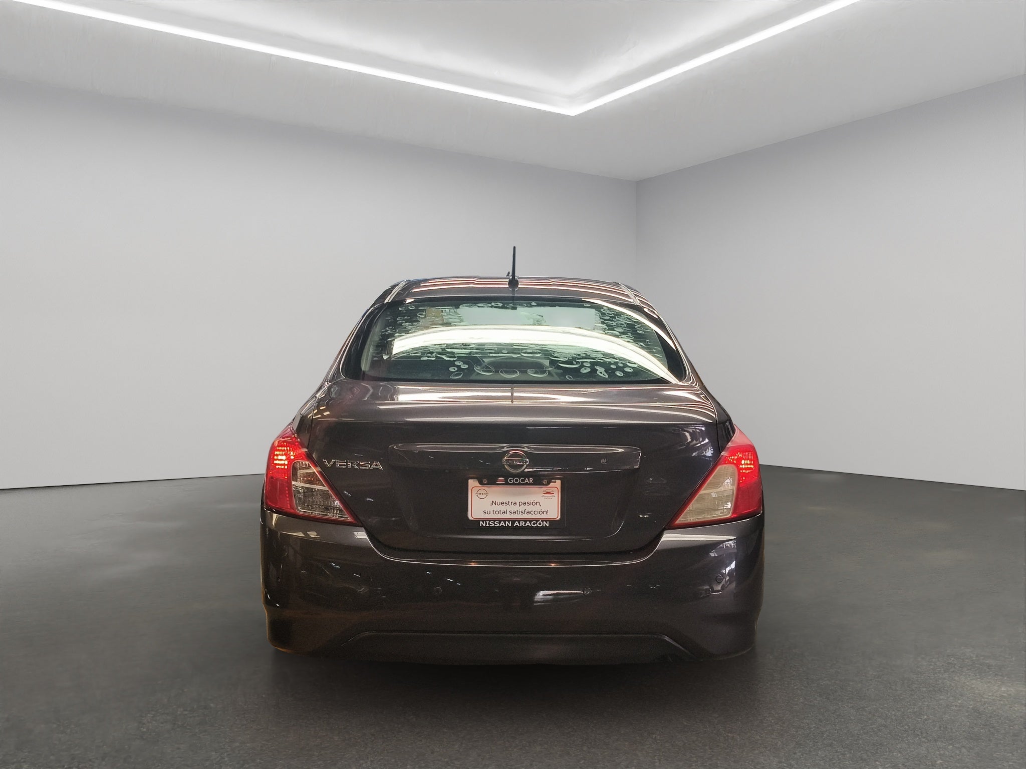 2019 Nissan Versa 4 pts. Advance, TA, a/ac., VE, f. niebla, RA-16 (línea anterior)