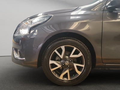 2019 Nissan Versa 4 pts. Advance, TA, a/ac., VE, f. niebla, RA-16 (línea anterior)