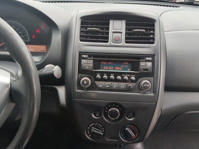 2019 Nissan Versa 4 pts. Sense, TA, a/ac., VE (línea anterior)