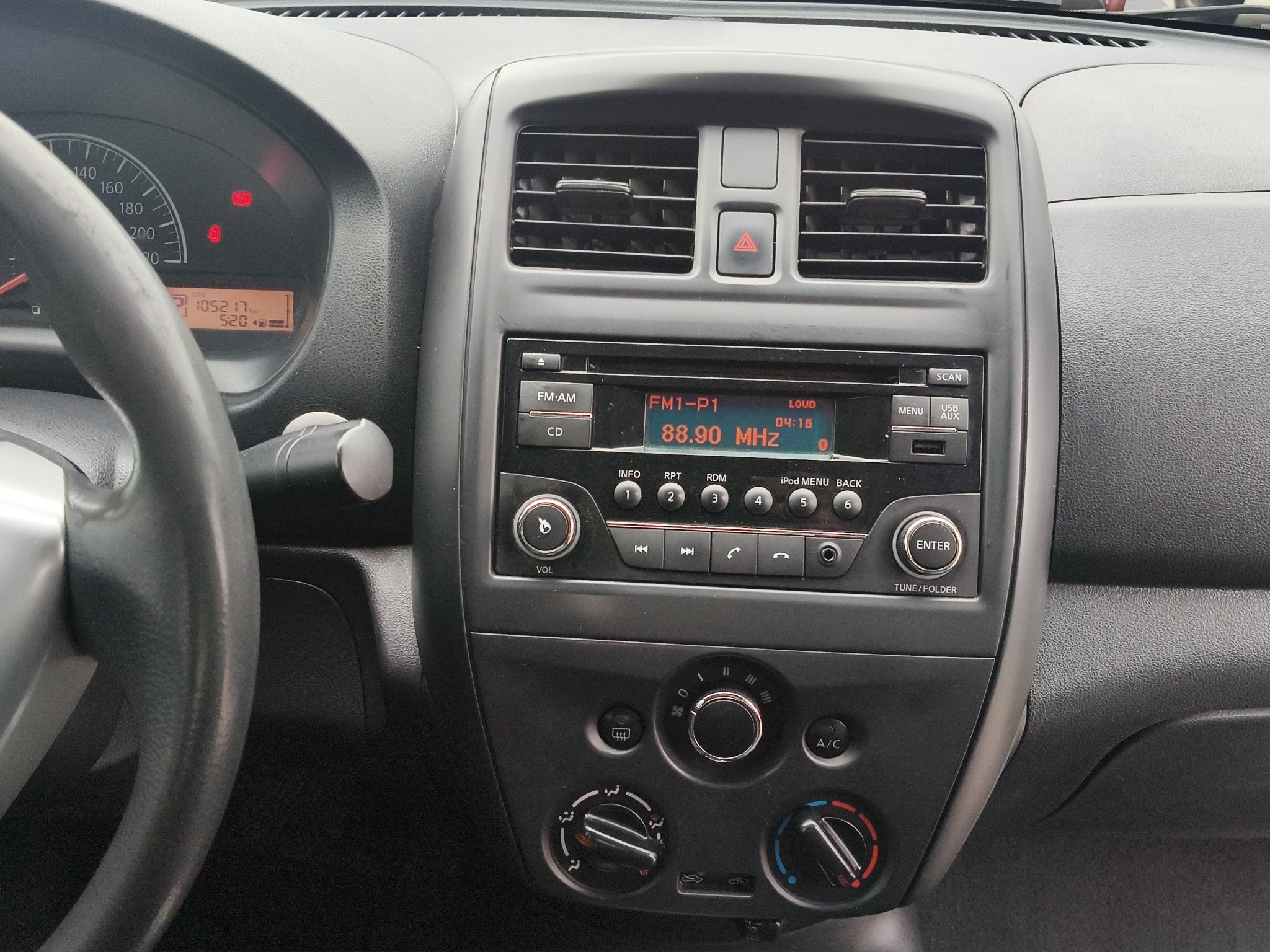 2019 Nissan Versa 4 pts. Sense, TA, a/ac., VE (línea anterior)