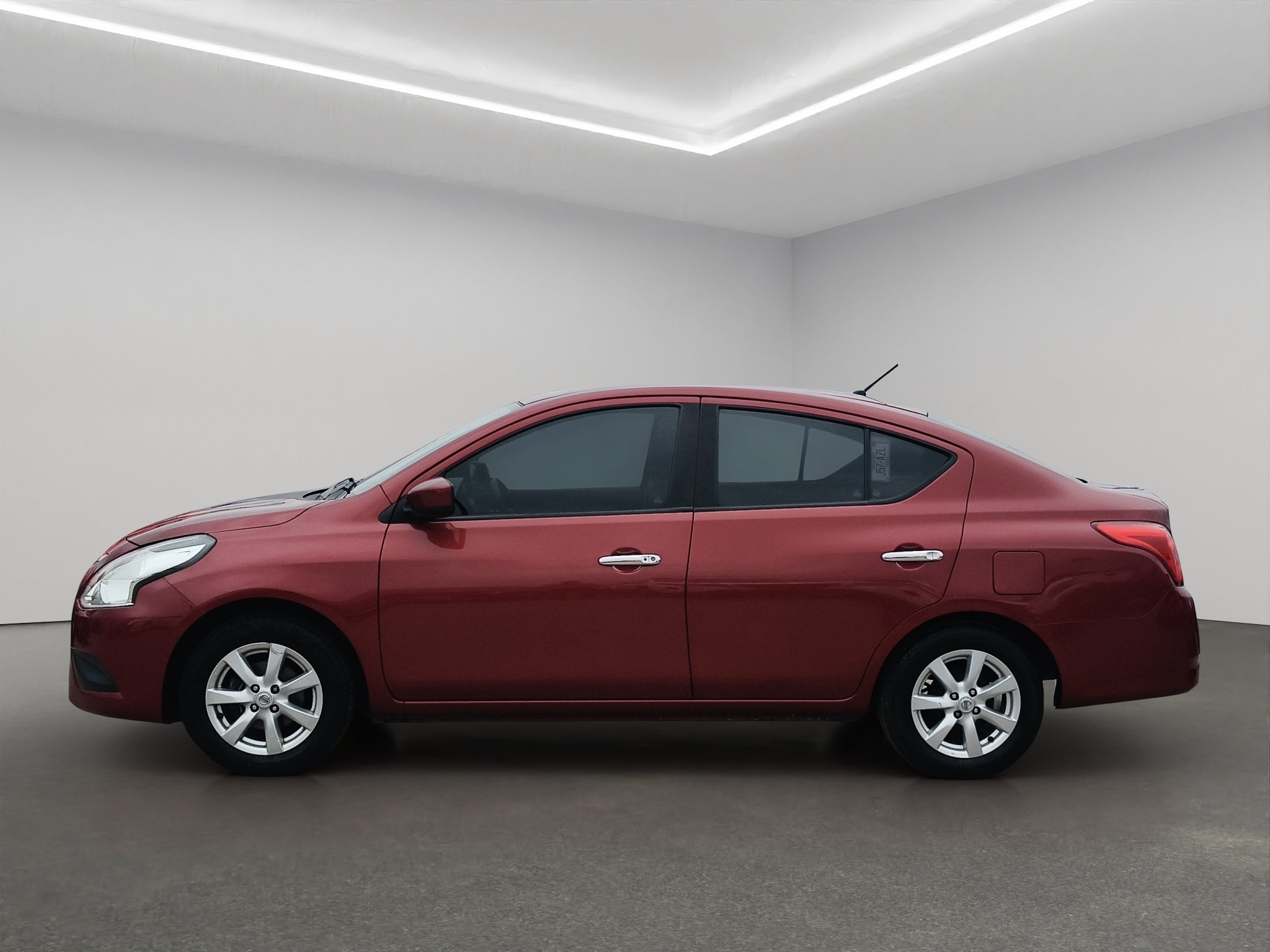 2019 Nissan Versa 4 pts. Sense, TA, a/ac., VE (línea anterior)