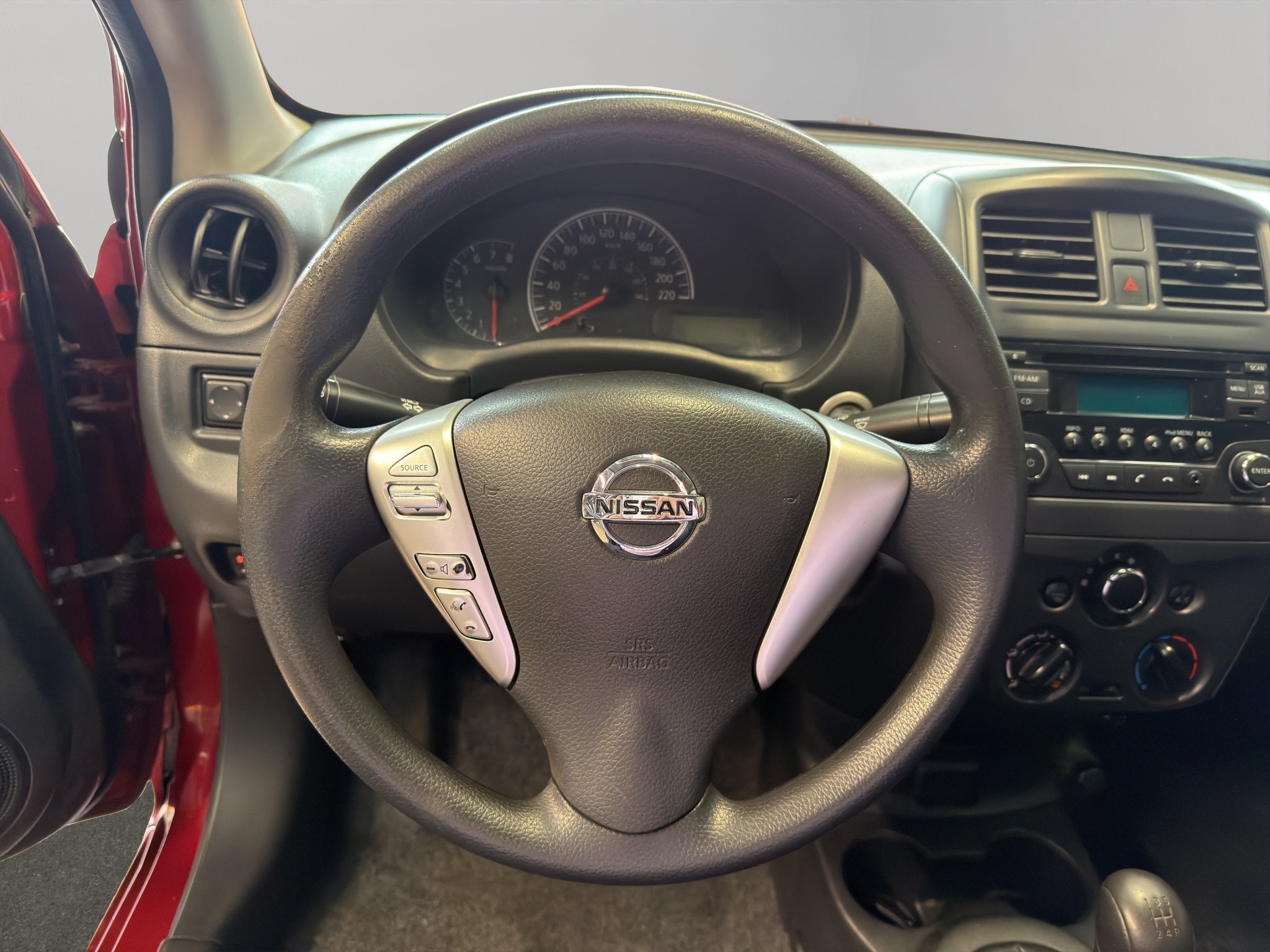 2019 Nissan Versa 4 pts. Sense, TM5, a/ac., VE (línea anterior)