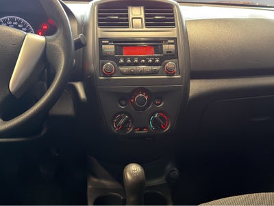2019 Nissan Versa 4 pts. Sense, TM5, a/ac., VE (línea anterior)