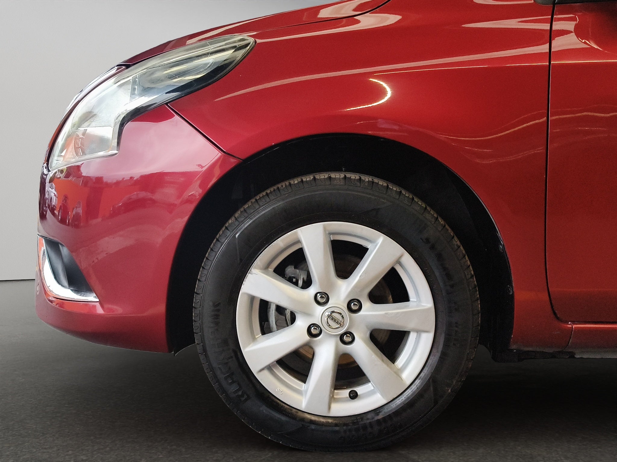 2019 Nissan Versa 4 pts. Sense, TM5, a/ac., VE (línea anterior)