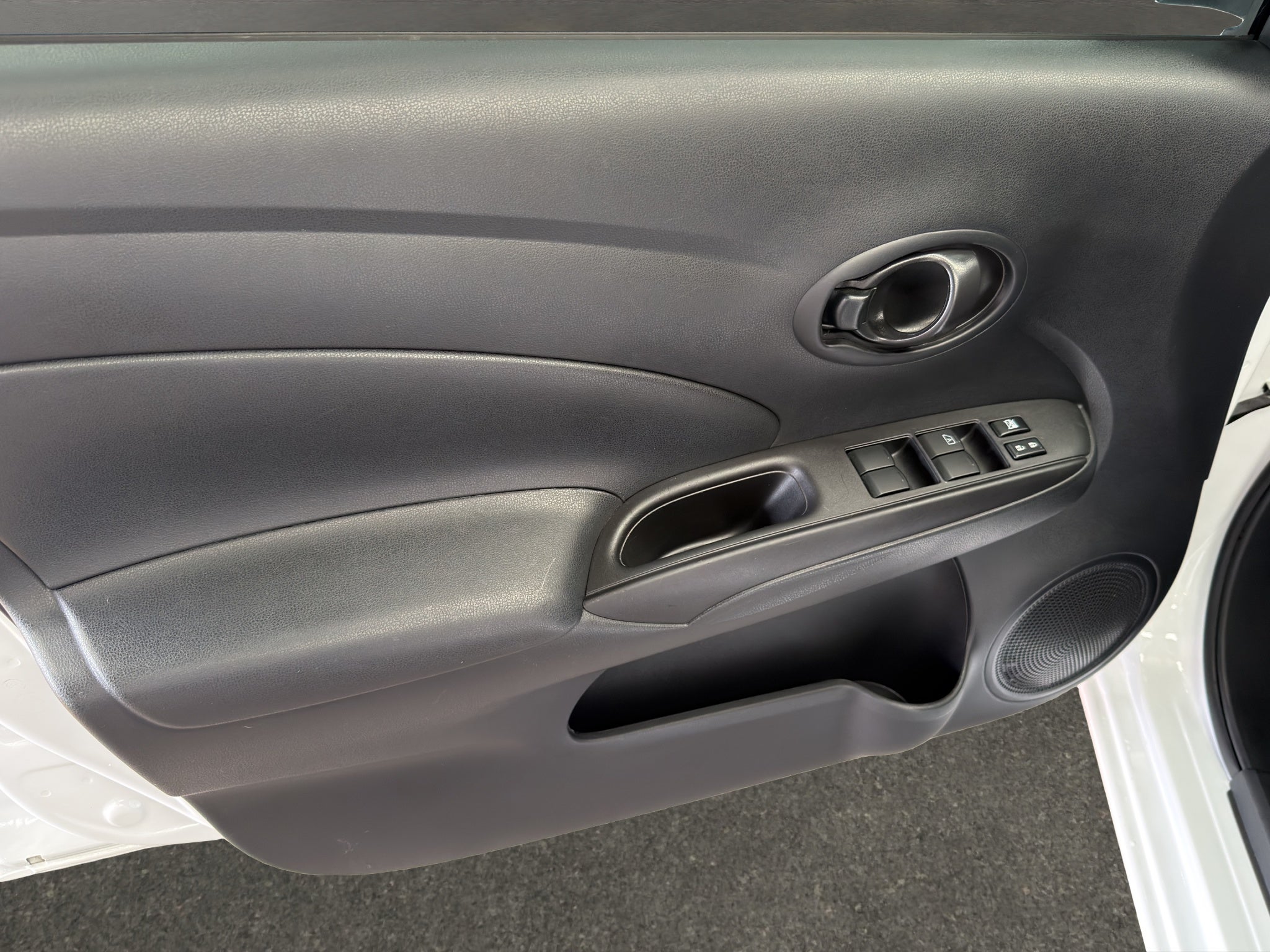 2025 Nissan V-Drive 4 pts. TM5, a/ac., VE, audio, RA-15