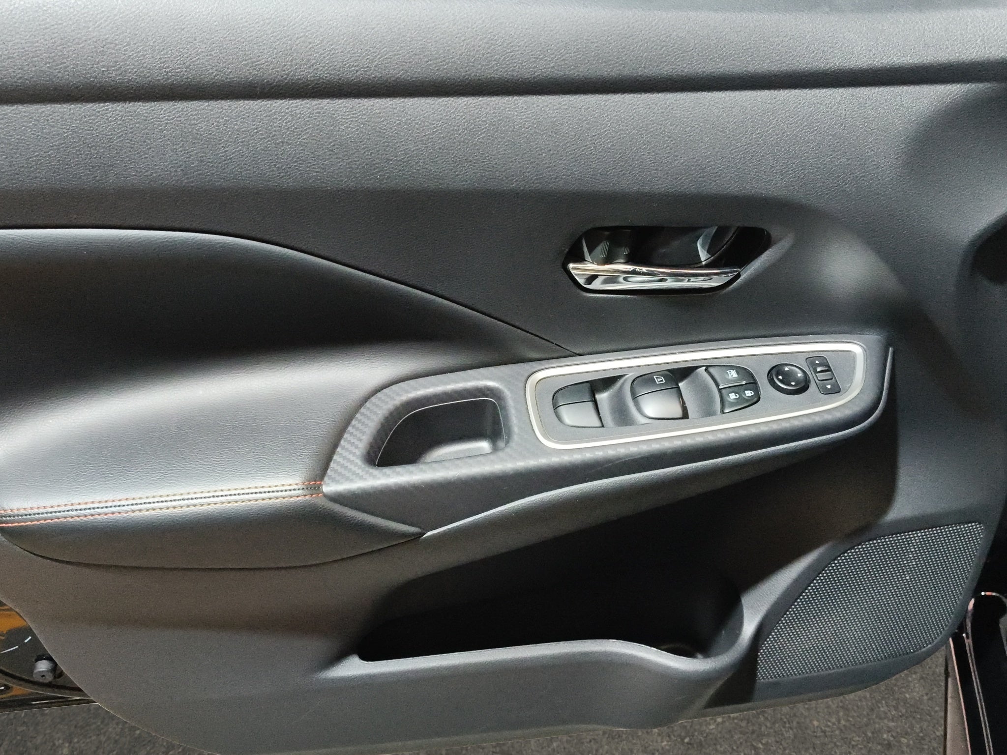 2024 Nissan Versa 4 pts. SR, TA, a/ac. Aut., f. niebla, f. led, spoiler, RA-17