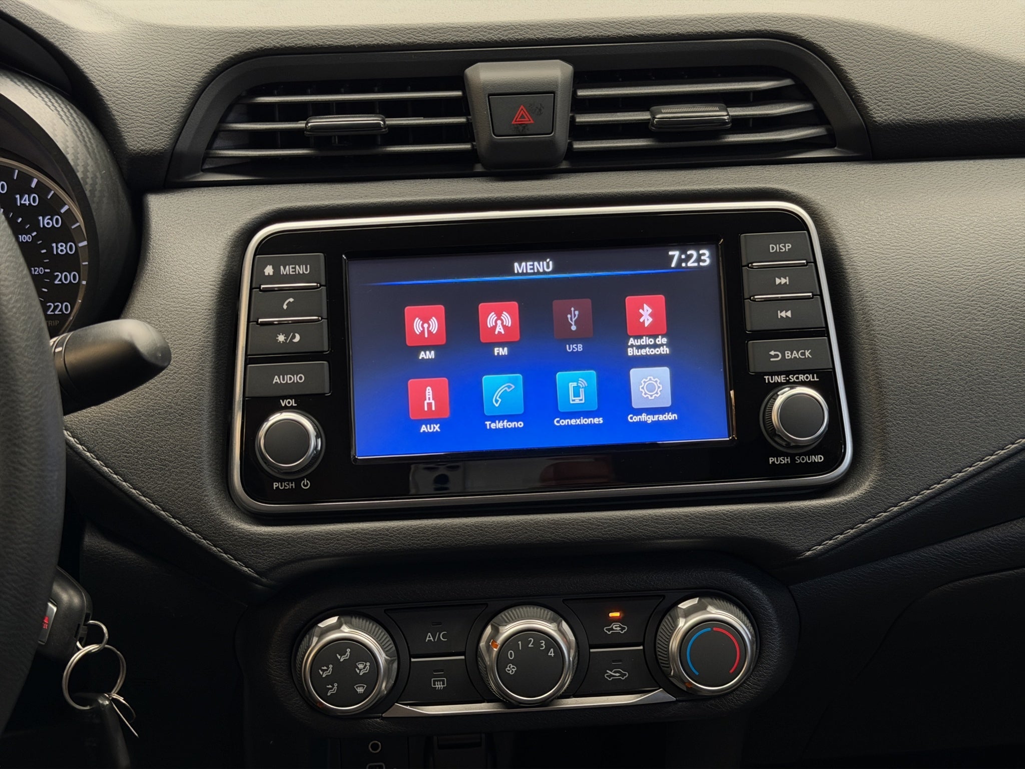 2024 Nissan Versa 4 pts. Sense, TM5, a/ac., R-15