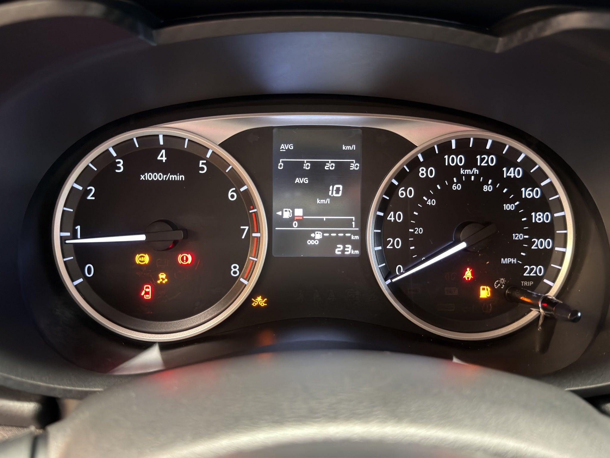 2024 Nissan Versa 4 pts. Sense, TM5, a/ac., R-15