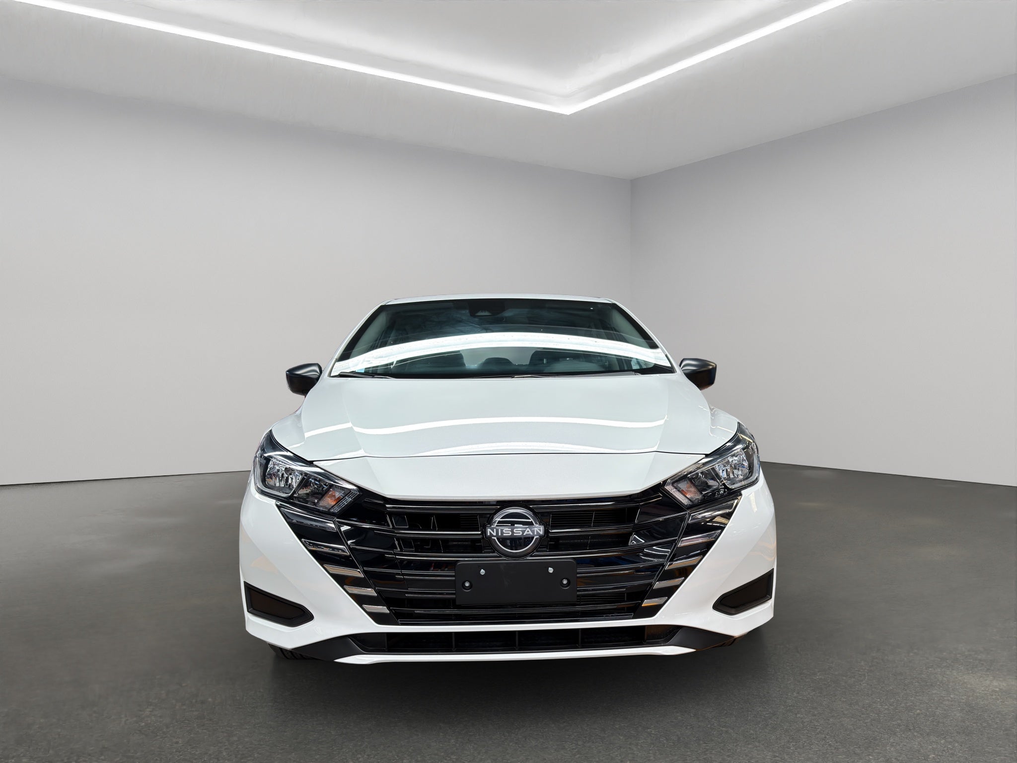 2024 Nissan Versa 4 pts. Sense, TM5, a/ac., R-15