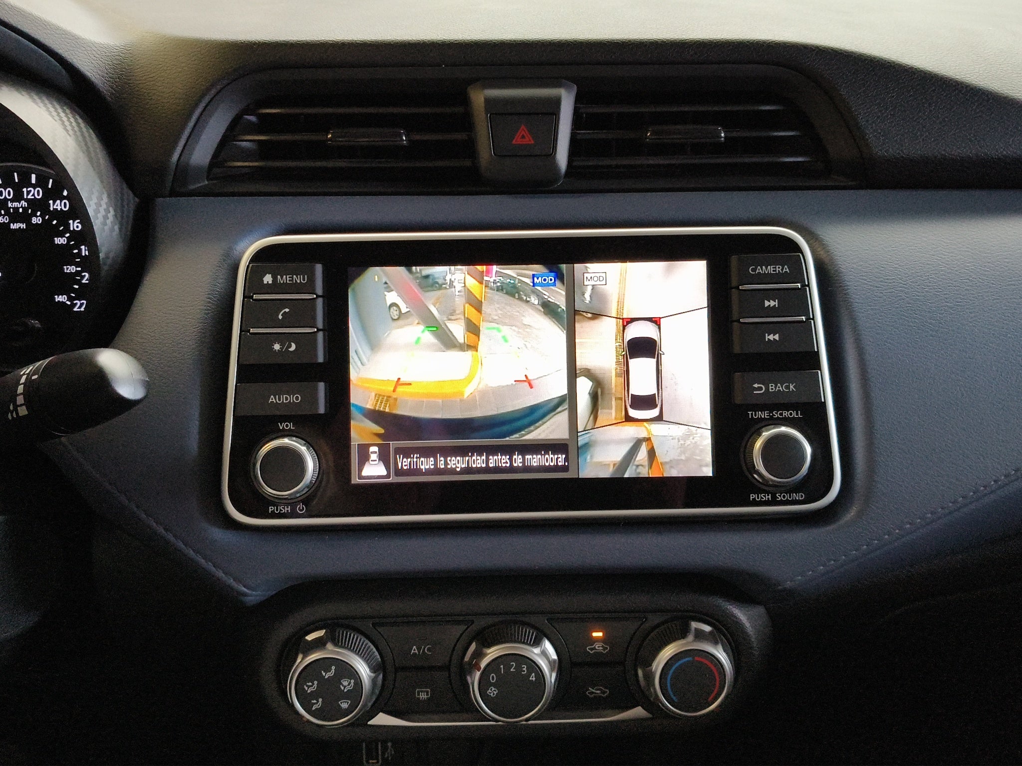 2024 Nissan Versa 4 pts. Advance, TM5, a/ac., f. niebla, RA-16