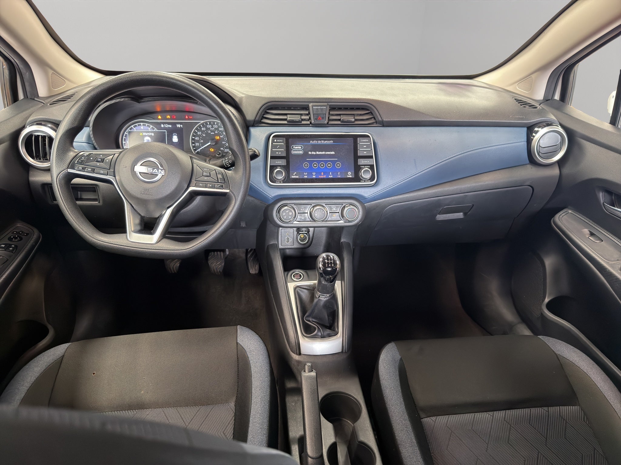 2025 Nissan Versa 4 pts. Advance, TM5, a/ac., f. niebla, RA-16 (línea anterior)