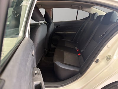2025 Nissan Versa 4 pts. Advance, TM5, a/ac., f. niebla, RA-16 (línea anterior)