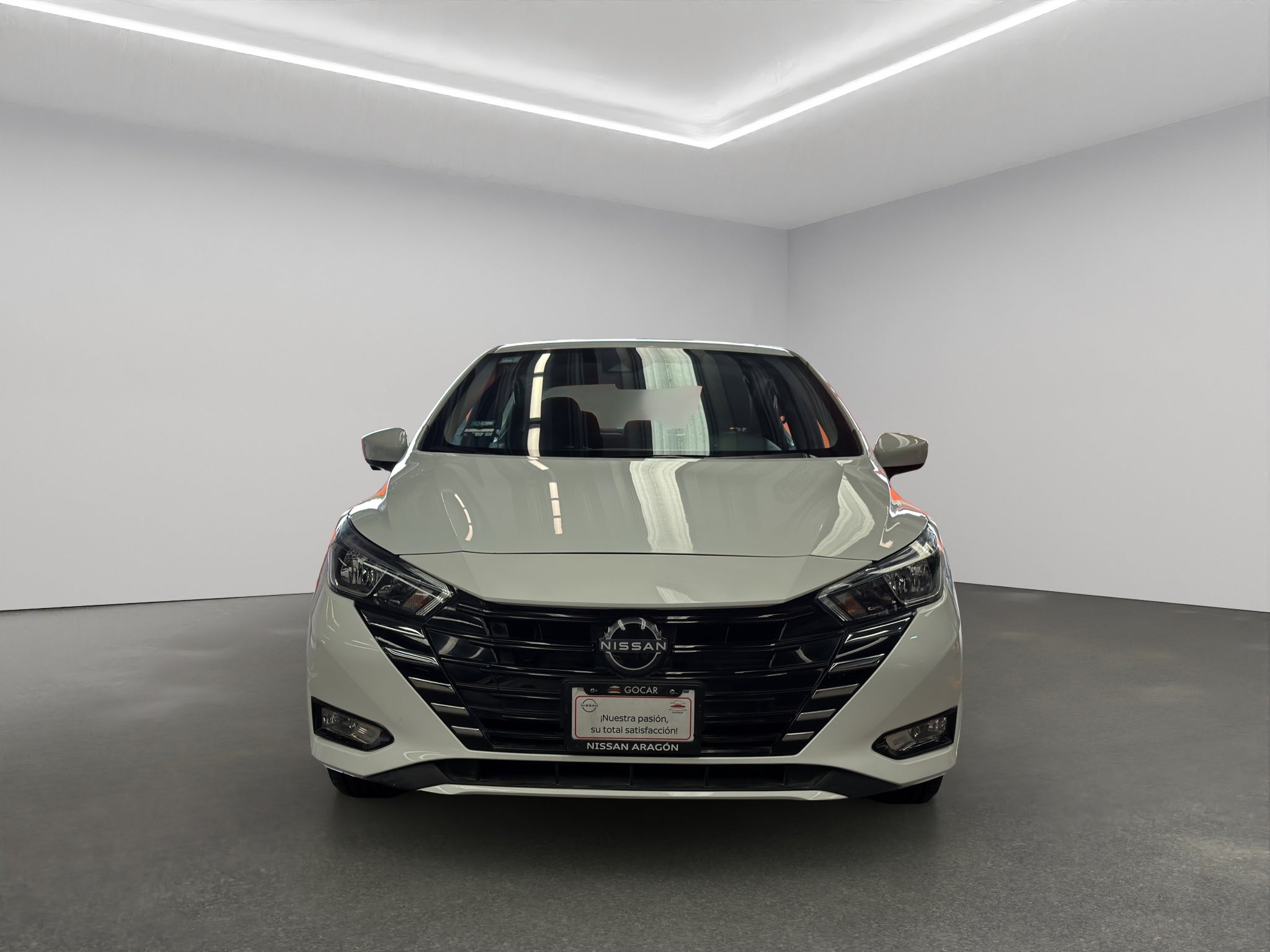 2025 Nissan Versa 4 pts. Advance, TM5, a/ac., f. niebla, RA-16 (línea anterior)