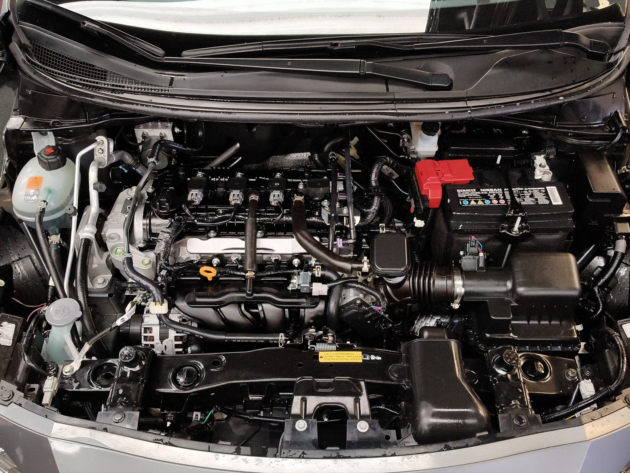2025 Nissan Versa 4 pts. Sense, CVT, a/ac., R-15 (línea anterior)