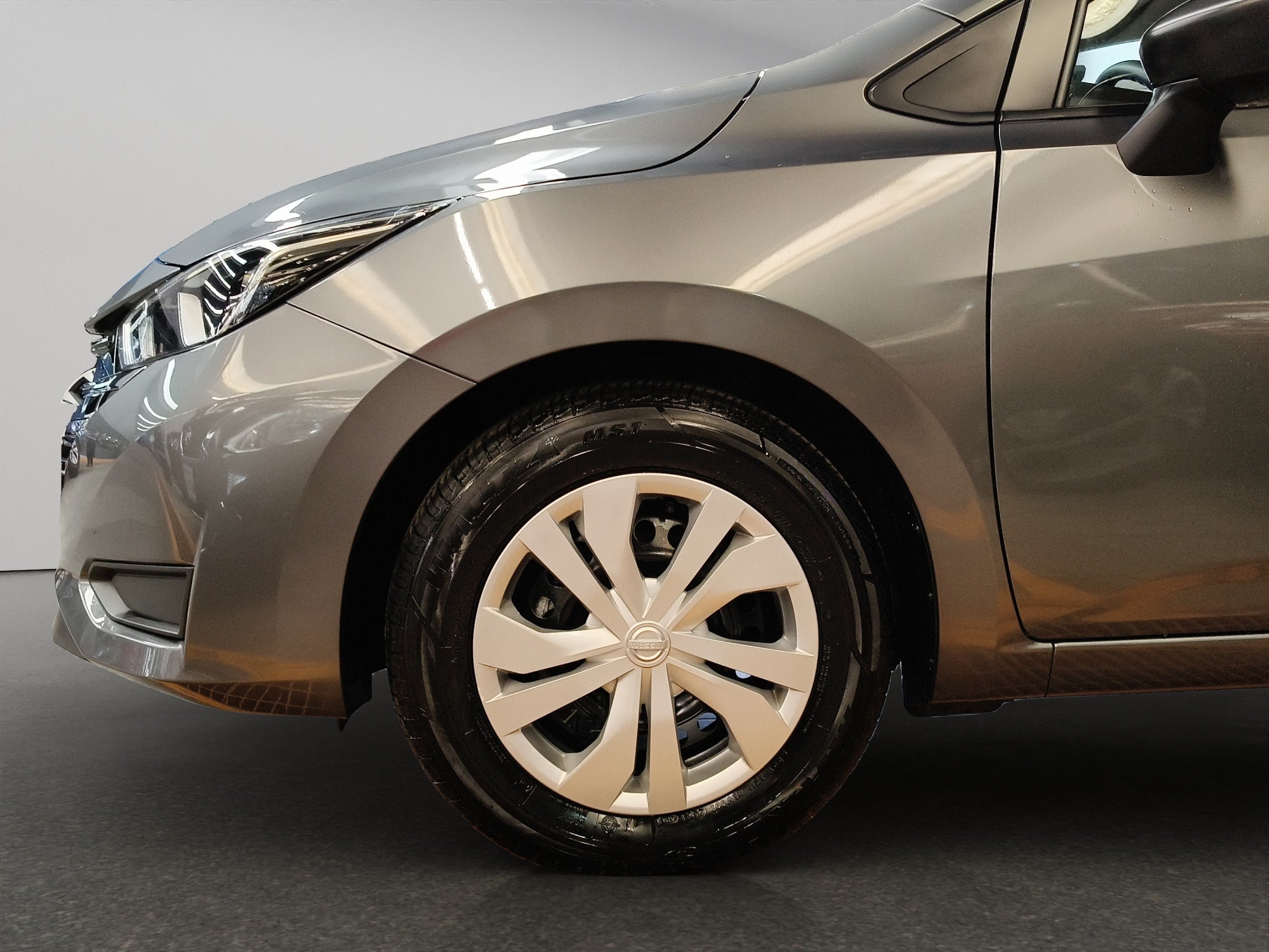 2025 Nissan Versa 4 pts. Sense, CVT, a/ac., R-15 (línea anterior)