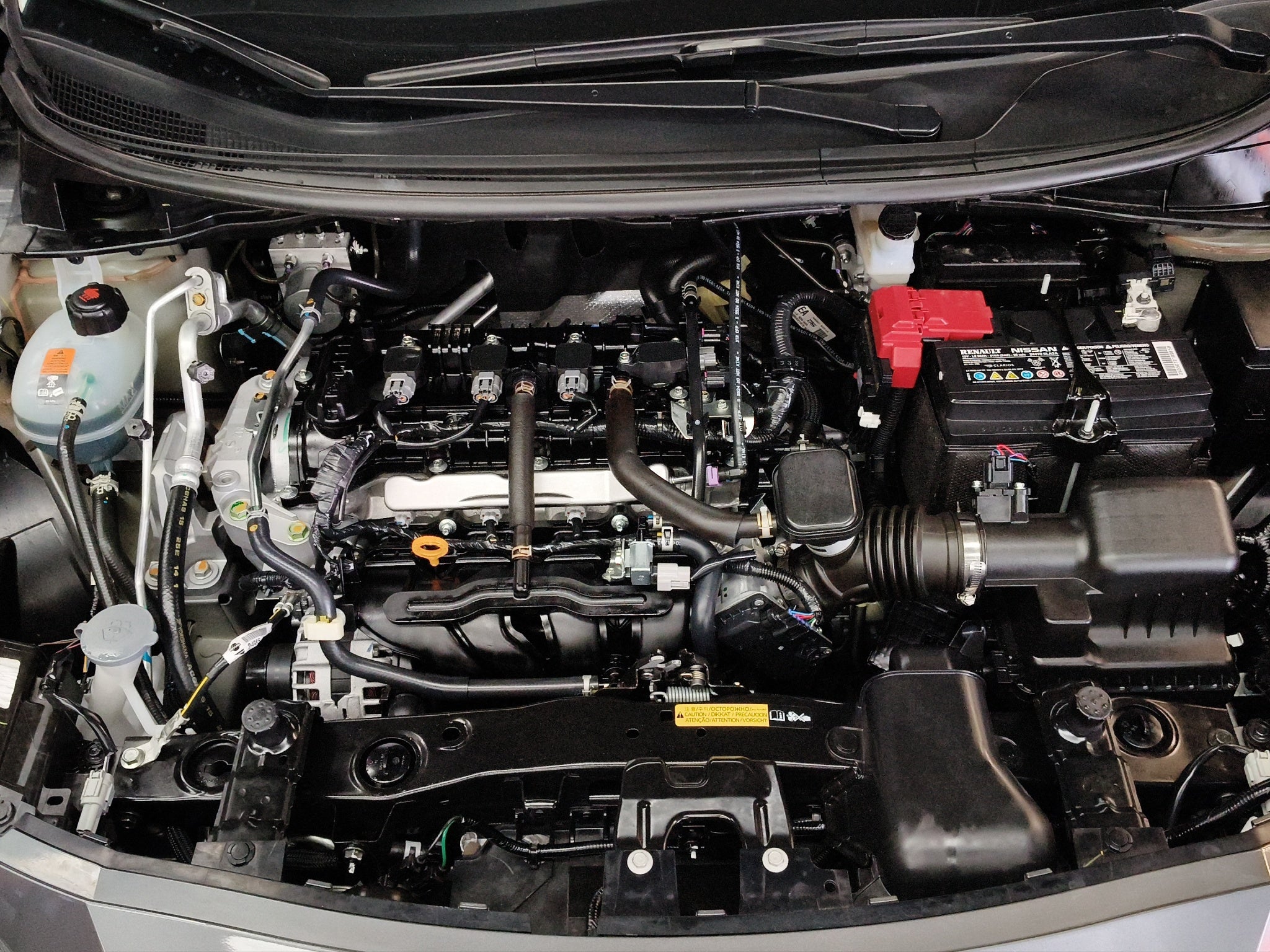 2025 Nissan Versa 4 pts. Sense, CVT, a/ac., R-15 (línea anterior)