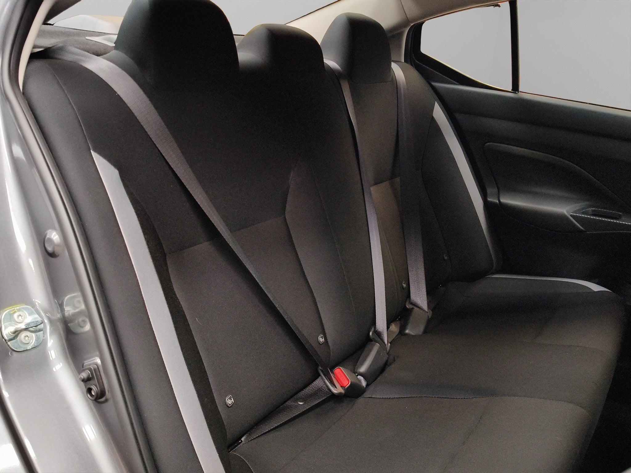 2025 Nissan Versa 4 pts. Sense, CVT, a/ac., R-15 (línea anterior)