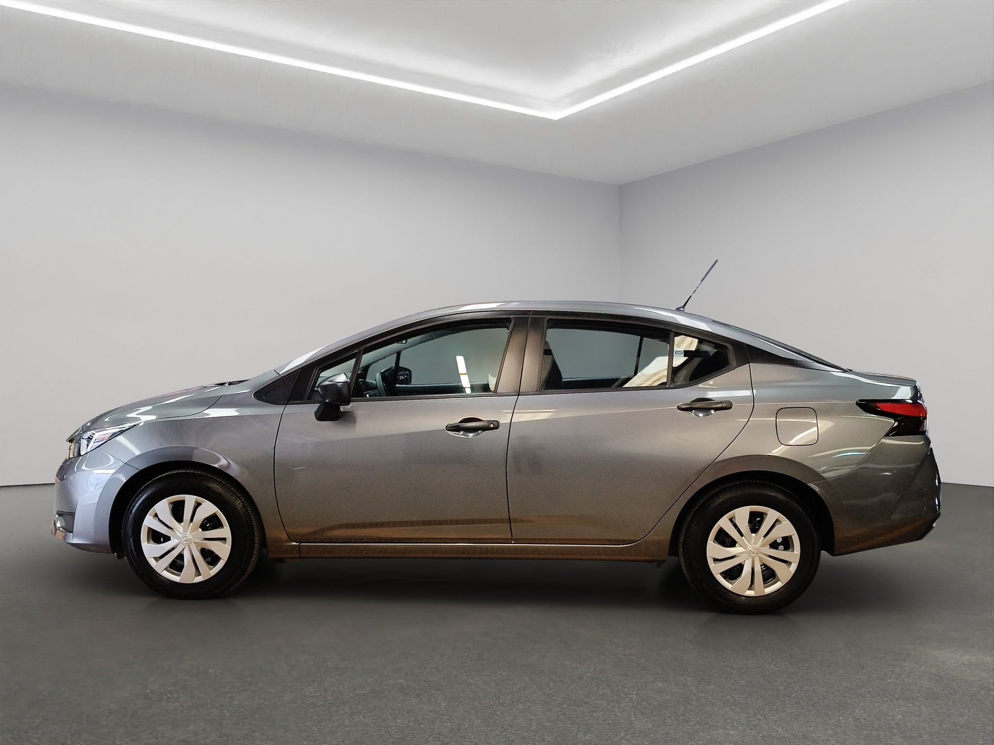 2025 Nissan Versa 4 pts. Sense, CVT, a/ac., R-15 (línea anterior)