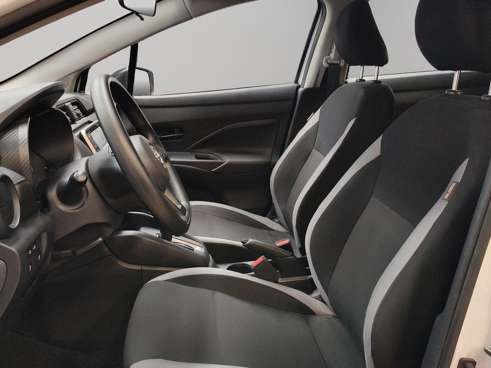 2025 Nissan Versa 4 pts. Sense, CVT, a/ac., R-15 (línea anterior)