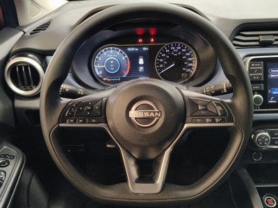 2023 Nissan Versa 4 pts. Advance, CVT, a/ac., f. niebla, RA-16 (cambio de línea)