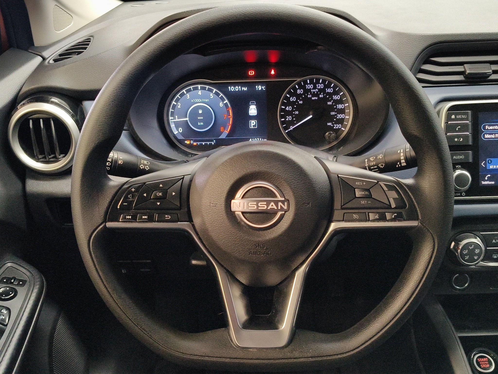 2023 Nissan Versa 4 pts. Advance, CVT, a/ac., f. niebla, RA-16 (cambio de línea)