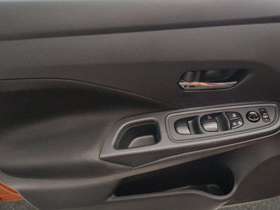 2023 Nissan Versa 4 pts. Advance, CVT, a/ac., f. niebla, RA-16 (cambio de línea)